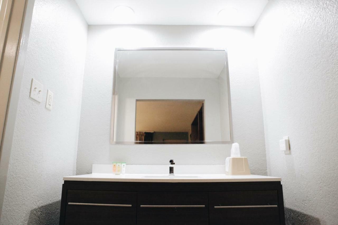All Seasons Inn & Suites Мемфис Экстерьер фото